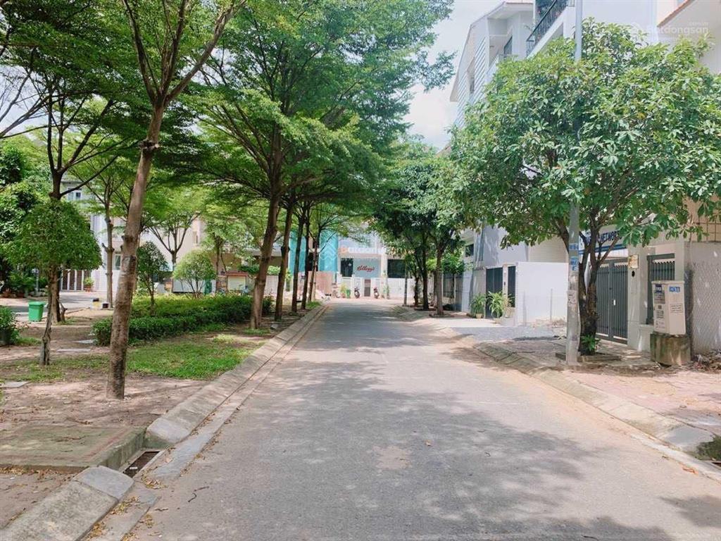 Tôi chính chủ định cư nước ngoài nên cần bán nhà phố 5x20m him lam q. 7, giá 24.5 tỷ.  0934 416 ***