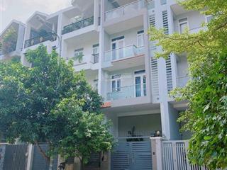 Tôi chính chủ định cư nước ngoài nên cần bán nhà phố 5 x 20m him lam q. 7, giá 23 tỷ.  0934 416 ***