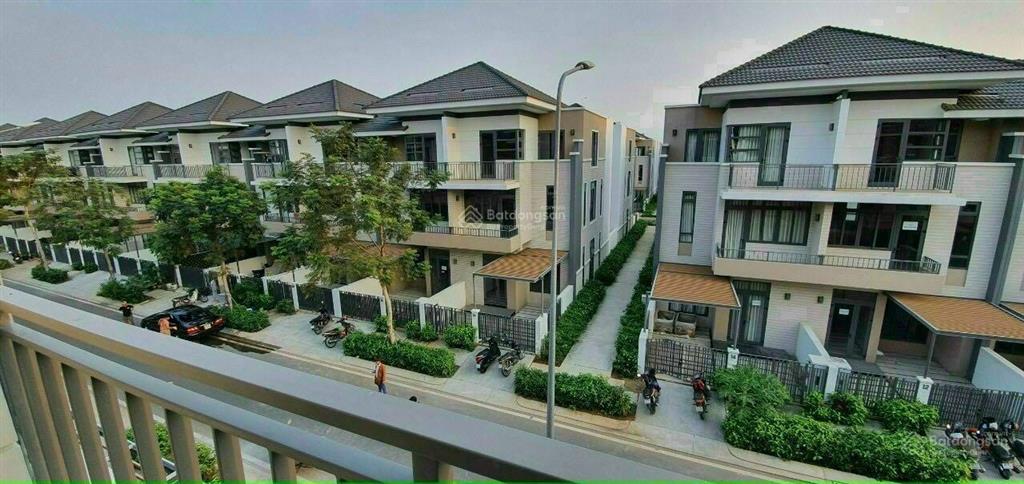 Bán gấp chính chủ nhà phố lavila kiến á, 6x17.6m & 5.5x17.6m, đường lớn 20m  12m giá 10 tỷ