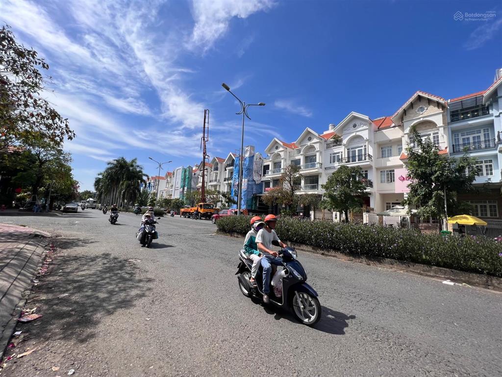 Hàng ngộp tôi chính chủ bán gấp kdc him lam quận 7, lô biệt thự 10 x 20m giá 38.5 tỷ, giá tốt