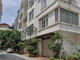 Lô góc biệt thự xa la 250m mt 24m. vị trí kinh doanh.
cần bán biệt thự xa la  250m mt 25m.