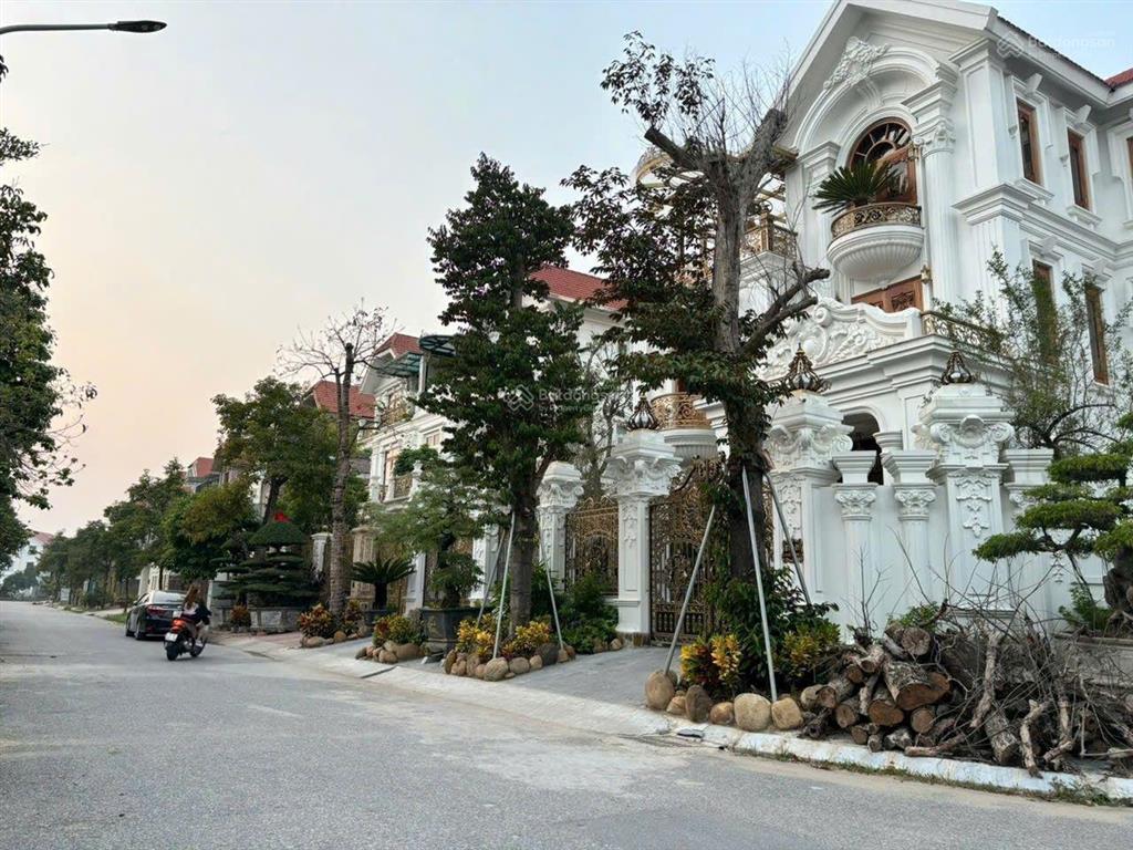 R.ẻ nhất b.án căn biệt thự phú lương ngay lâu đài, vị trí đẹp200m2, mt 10m xây 3.5t.