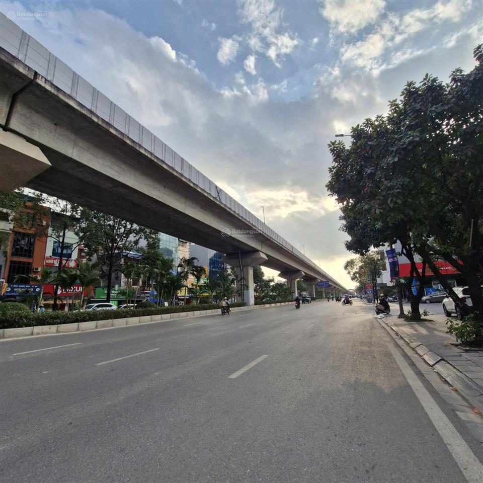 Đầu phố quang trung hà đông. diện tích 100m * mt 5m* 6 tầng thang máy. vị trí kinh doanh.