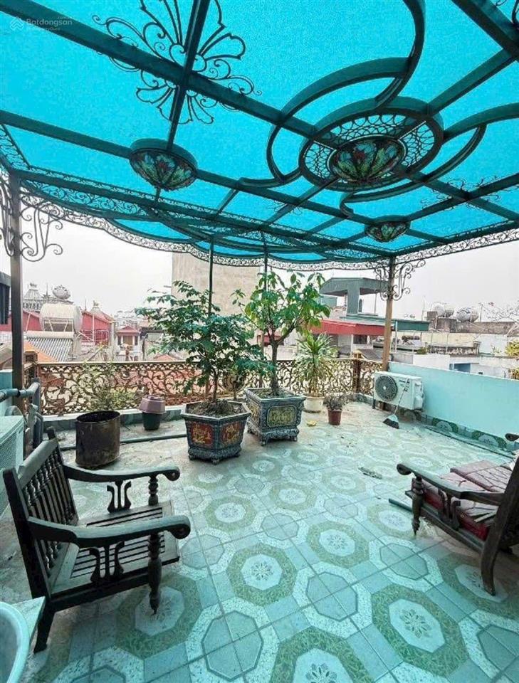 Cuối đường bà triệu hà đông.
đường 3 ô tô tránh nhà như khách sạn.
diện tích 72m* mt 6m* 5 tầng.