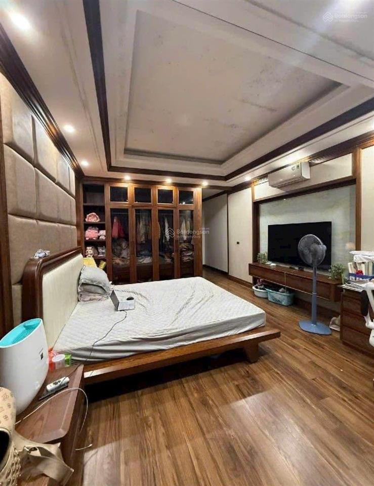 Cuối đường bà triệu hà đông.
đường 3 ô tô tránh nhà như khách sạn.
diện tích 72m* mt 6m* 5 tầng.