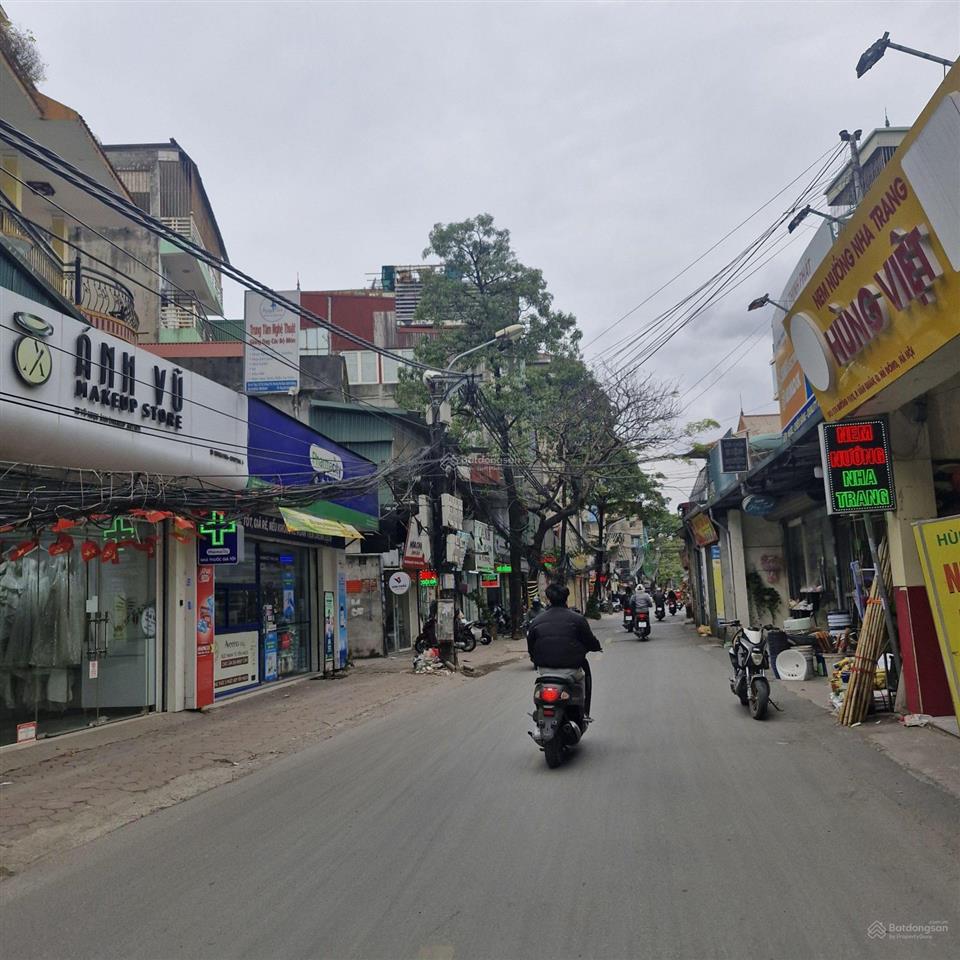 Cuối đường bà triệu hà đông.
đường 3 ô tô tránh nhà như khách sạn.
diện tích 72m* mt 6m* 5 tầng.