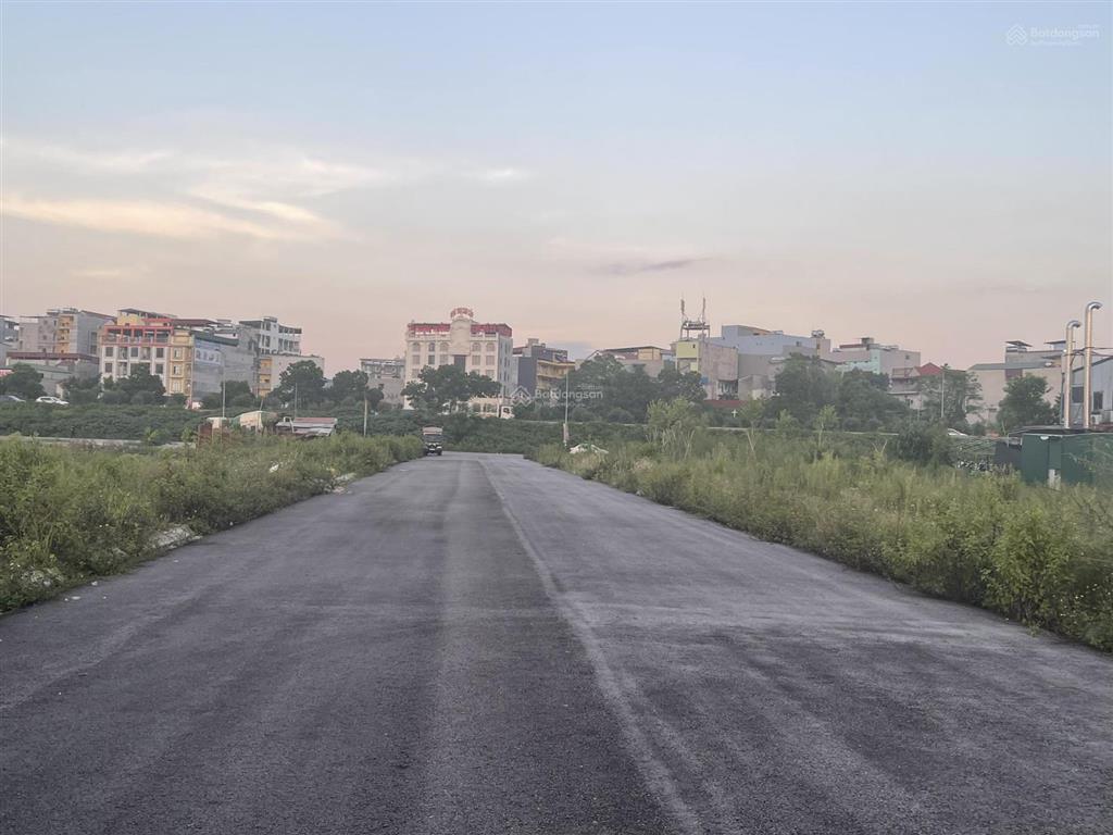 Đấu giá đồng vân, quang châu chính chủ gửi bán lô đất sổ đỏ kinh doanh luon giá chỉ 3.x tỷ