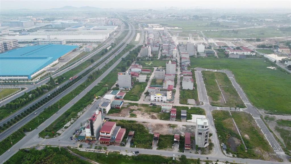 Chỉ hơn 3 tỷ sở hữu lô đất sổ đỏ vị trí đẹp, ninh khánh việt yên, xây nhà 7 tầng, đông công nhân