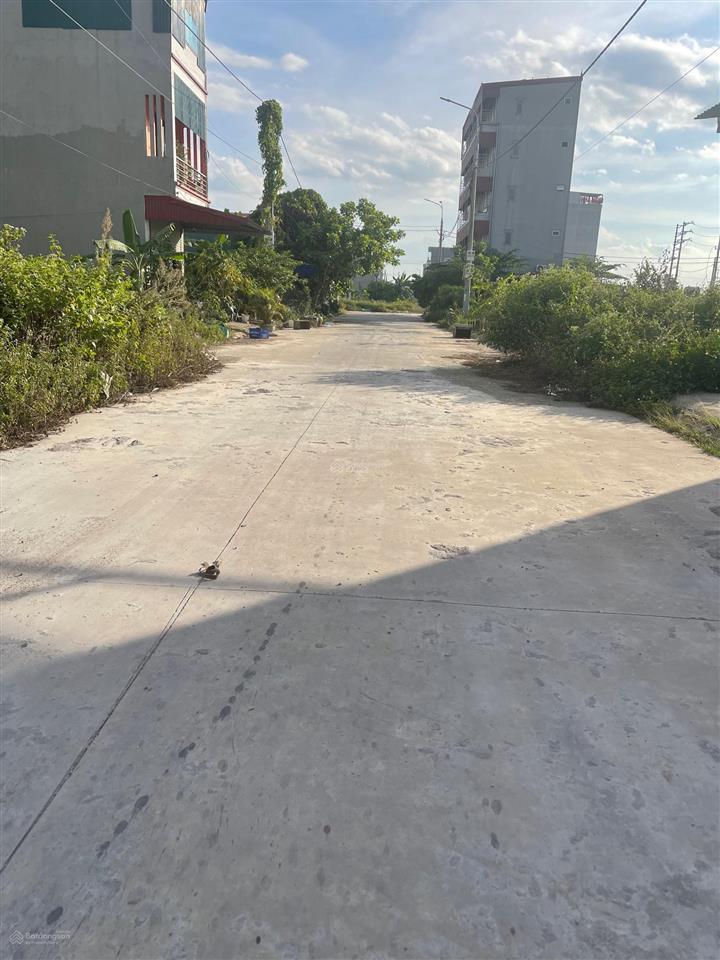 Chỉ hơn 3 tỷ sở hữu lô đất sổ đỏ vị trí đẹp, ninh khánh việt yên, xây nhà 7 tầng, đông công nhân