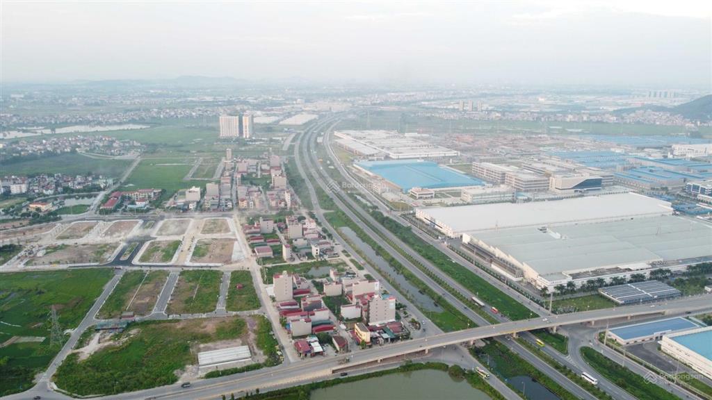 Chỉ hơn 3 tỷ sở hữu lô đất sổ đỏ vị trí đẹp, ninh khánh việt yên, xây nhà 7 tầng, đông công nhân