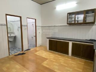 130m2 khu cán bộ k300  nguyễn thái bình, 130m2 (4,3 x 30)m 2 tầng nhà cũ ôtô đậu trong 2  3 xe