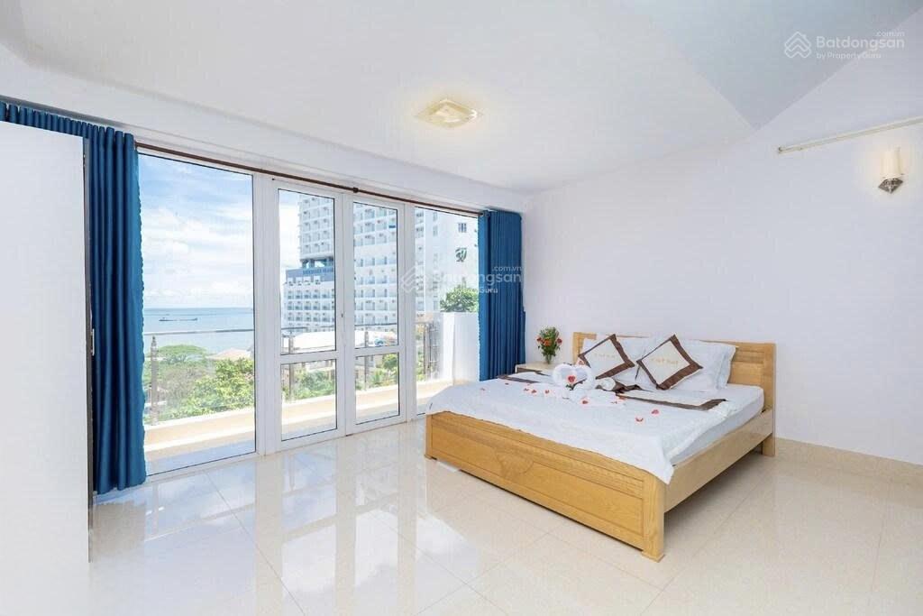 Bán biệt thự sát biển trần phú tp. vt 505m2 hồ bơi sân vườn rộng. đi bộ ra biển. giá tốt 33 tỷ tl