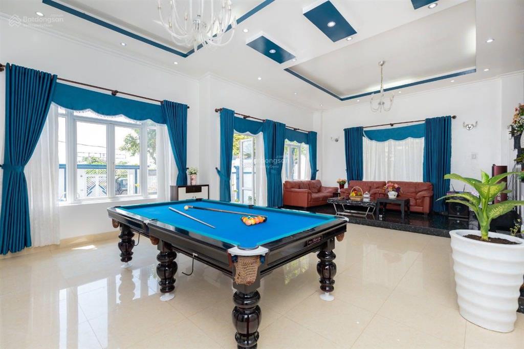 Bán biệt thự sát biển trần phú tp. vt 505m2 hồ bơi sân vườn rộng. đi bộ ra biển. giá tốt 33 tỷ tl