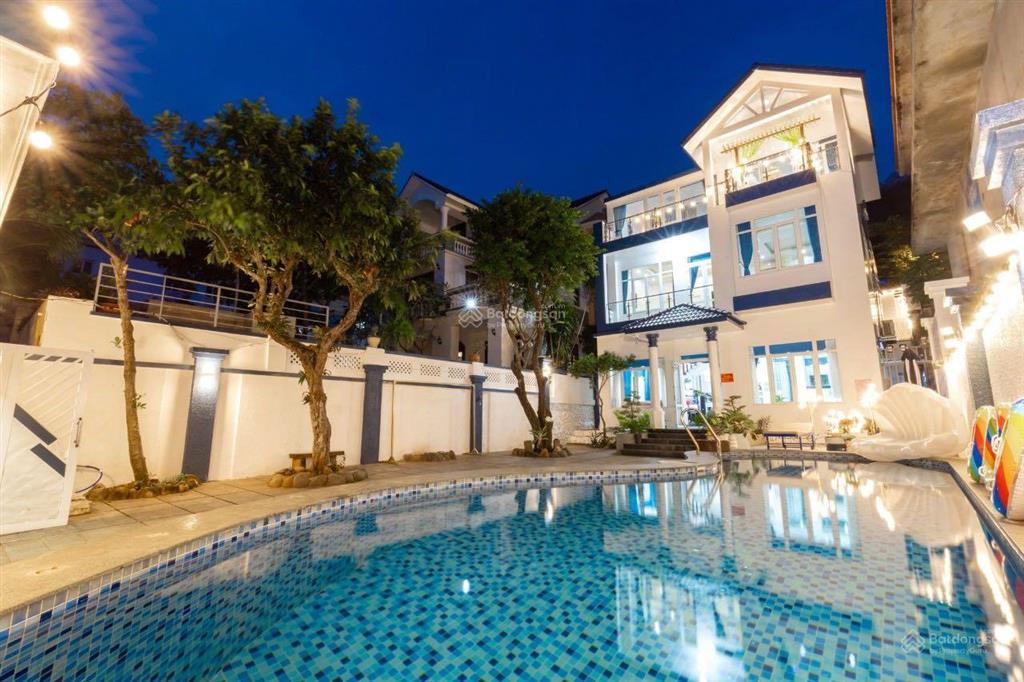 Bán biệt thự sát biển trần phú tp. vt 505m2 hồ bơi sân vườn rộng. đi bộ ra biển. giá tốt 33 tỷ tl