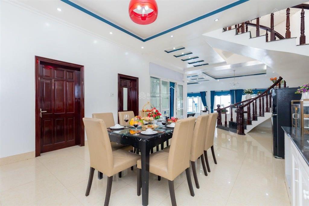 Bán biệt thự sát biển trần phú tp. vt 505m2 hồ bơi sân vườn rộng. đi bộ ra biển. giá tốt 33 tỷ tl