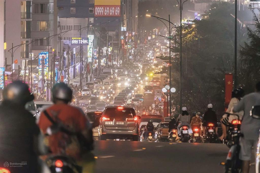 Bán khách sạn sát biển bãi tắm thuỳ vân tp. vt với 31phòng hiện kd ổn định dòng tiền tốt giá 60 tỷ