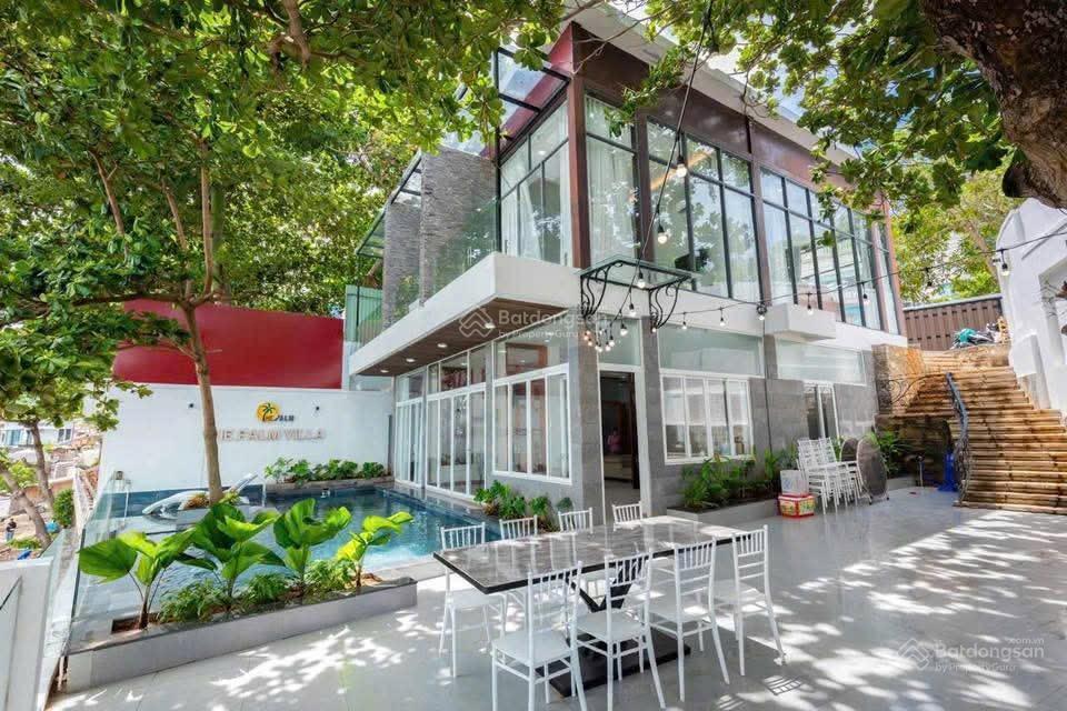 Bán biệt thự biển trần phú tp. vt vị trí cực đẹp bước chân là tới biển. giá bán nhanh cực tốt