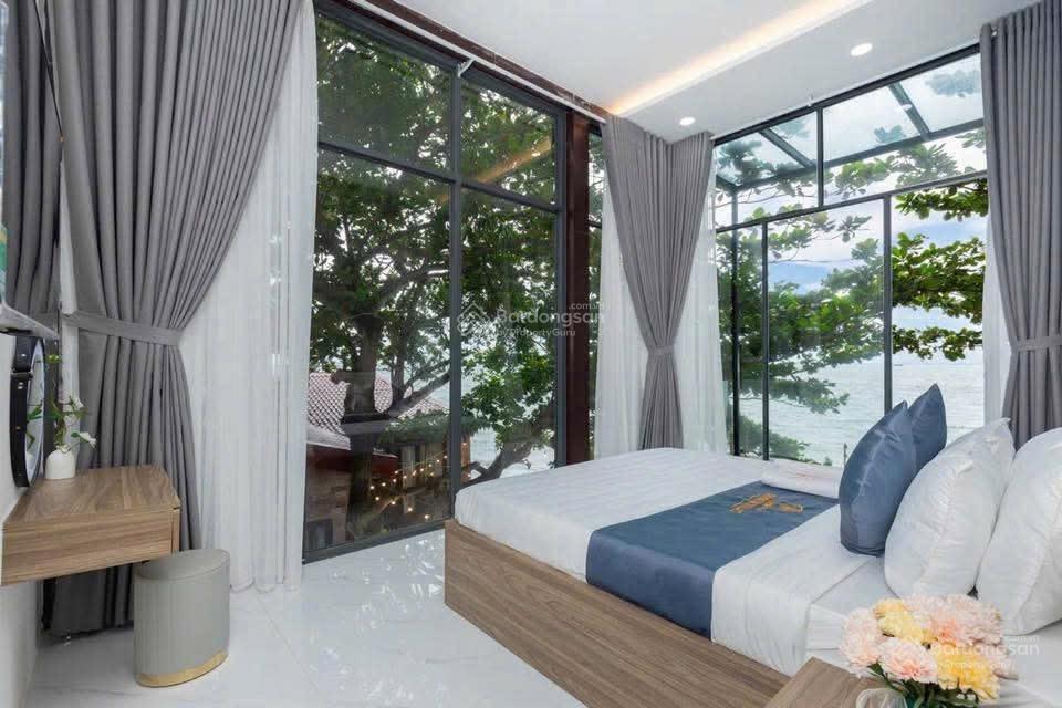 Bán biệt thự biển trần phú tp. vt vị trí cực đẹp bước chân là tới biển. giá bán nhanh cực tốt