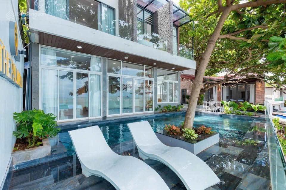 Bán biệt thự biển trần phú tp. vt vị trí cực đẹp bước chân là tới biển. giá bán nhanh cực tốt