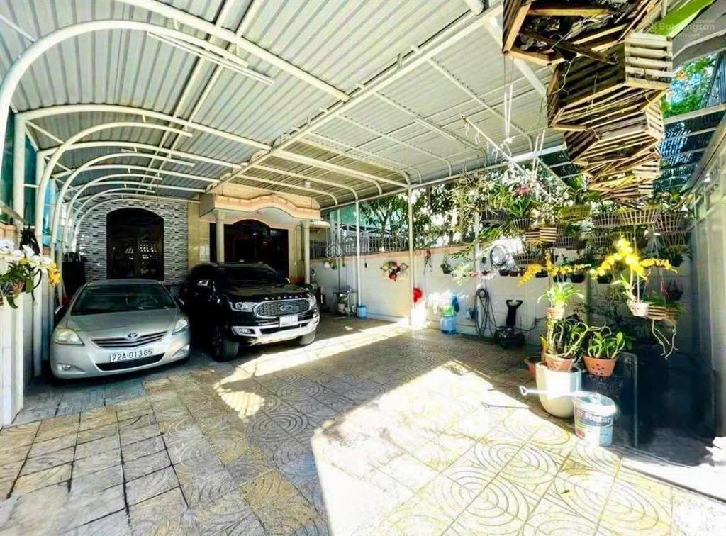 Bán nhà mặt tiền vỉa hè trung tâm phường 4, tp. vt, giá cực tốt và hiếm có