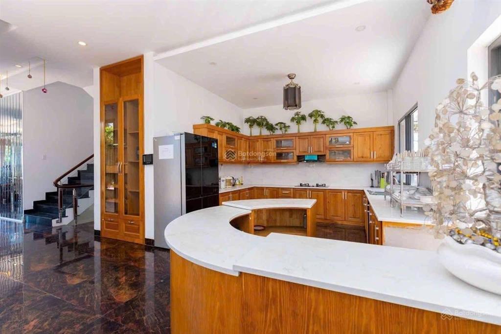 Bán biệt thự trần phú p. 1 tp. vt view biển trực diện siêu đẹp 455m2 xây 4tầng hồ bơi sân vườn rộng