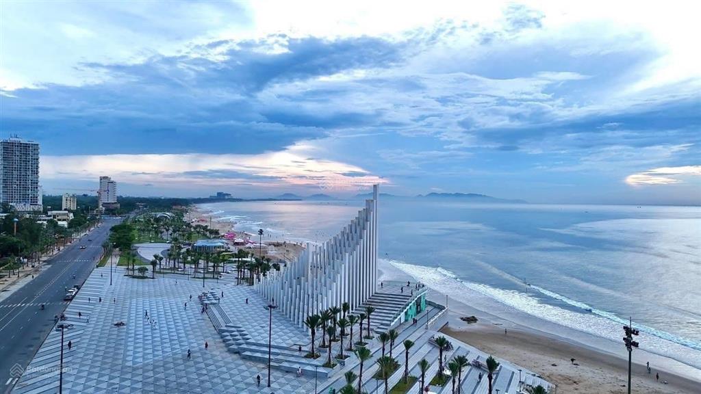 Bán nhà mặt tiền căn góc đi bộ ra biển thuỳ vân giá 47 tỷ còn tl đang có hđ thuê 70triệu/tháng