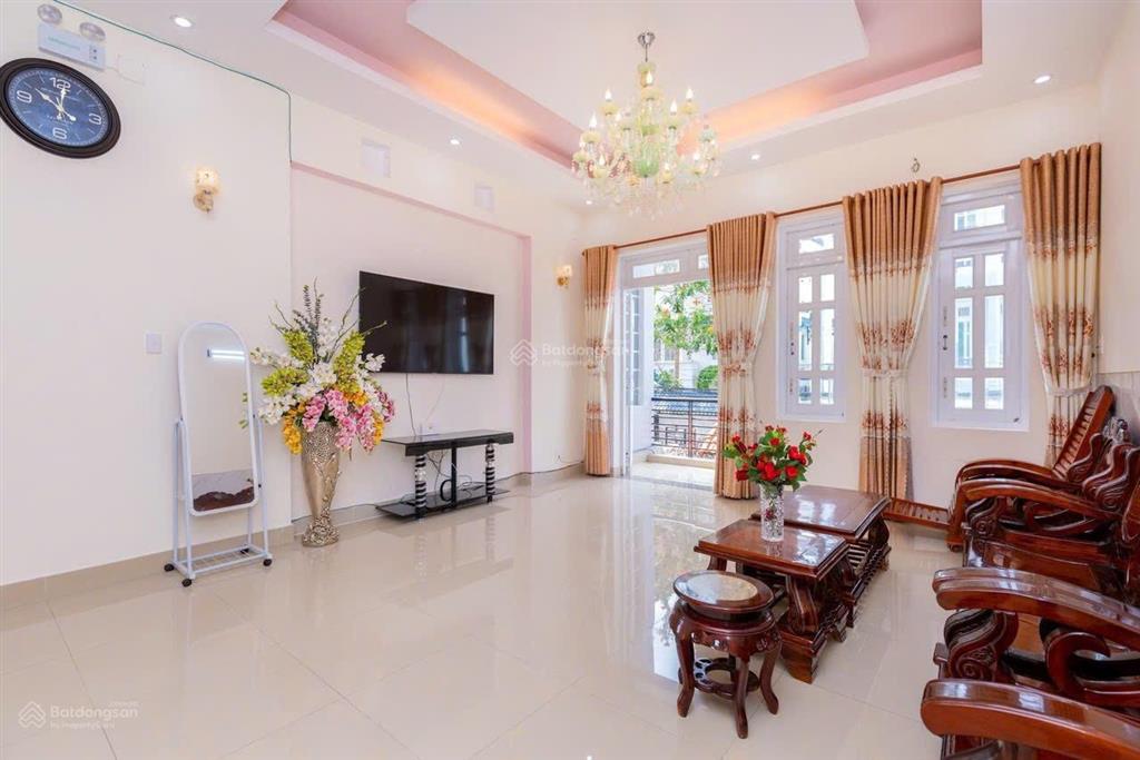 Bán nhà đẹp hẻm 7m phan chu trinh gần biển bãi sau vũng tàu. 3 lầu, 4pn hoàn công full nội thất