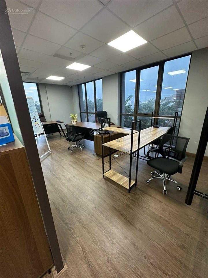 Chính chủ cho thuê văn phòng 120m2 st moritz mặt tiền phạm văn đồng giá thuê 38 tr.  0938 536 ***