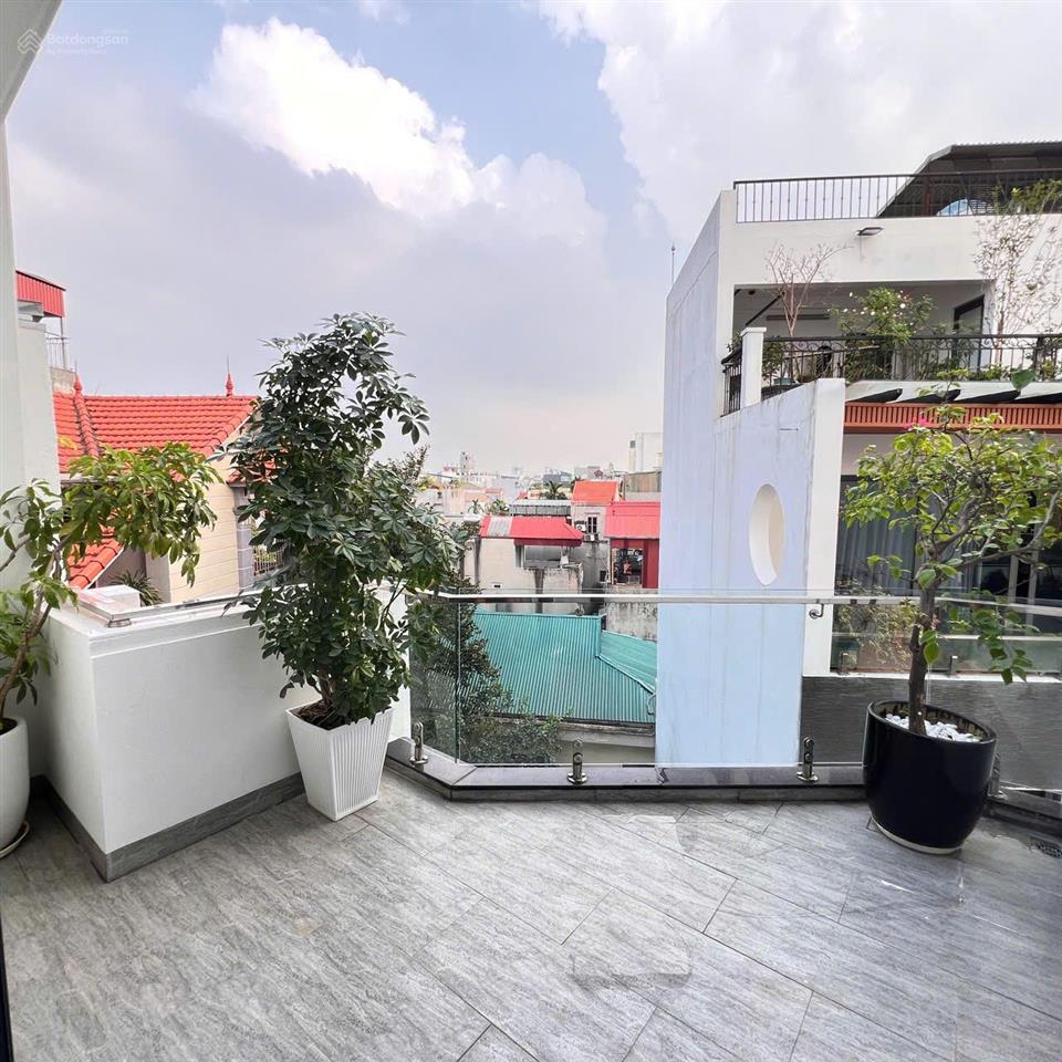 Chuyển công tác tôi chính chủ cần bán căn nhà 5 tầng, gara ô tô 7 chỗ, nội thất cao cấp