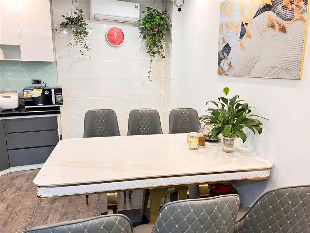 Chuyển công tác tôi chính chủ cần bán căn nhà 5 tầng, gara ô tô 7 chỗ, nội thất cao cấp