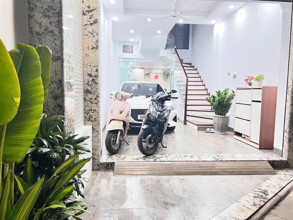 Chuyển công tác tôi chính chủ cần bán căn nhà 5 tầng, gara ô tô 7 chỗ, nội thất cao cấp