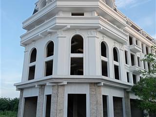 Em bán 1 lô đất duy nhất hướng đông nam view công viên, tại đại đô thị nam ngạn central