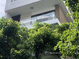 Tòa nhà góc 3 mặt tiền . hầm + 6 lầu. mt đường hoa cau, phường 7, phú nhuận