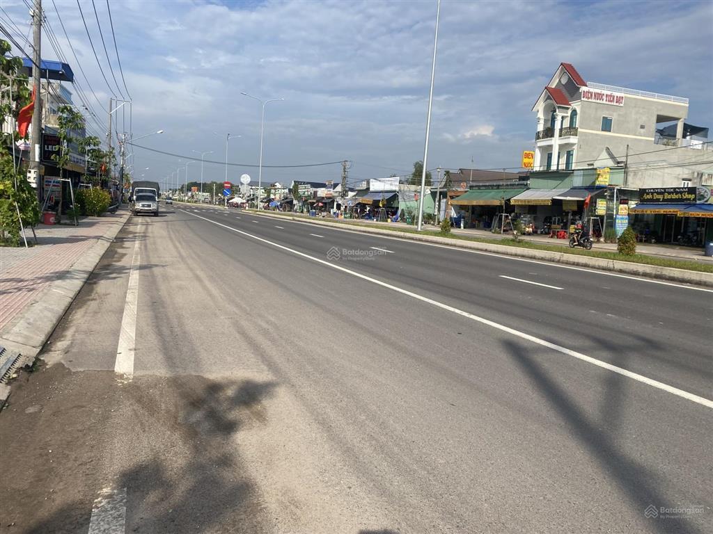 Cần vốn làm ăn, cần bán nhà mặt tiền đường dt 746, kp 4 phường bình cơ, tp hồ chí minh, dt 250m2