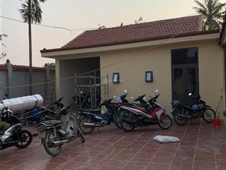 Biệt thự tường cao 2.4m bao quanh khuôn viên đất ở lương xá phú lương nay là xã trung chính bắcninh