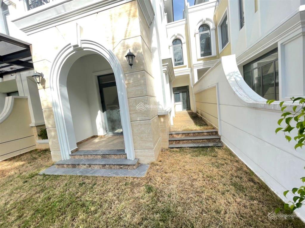 Giá tốt verosa park khang điền 8x18.5m,nhà đẹp, 1 trệt 3 lầu, sổ hồng, vị trí đẹp 0901 471 ***