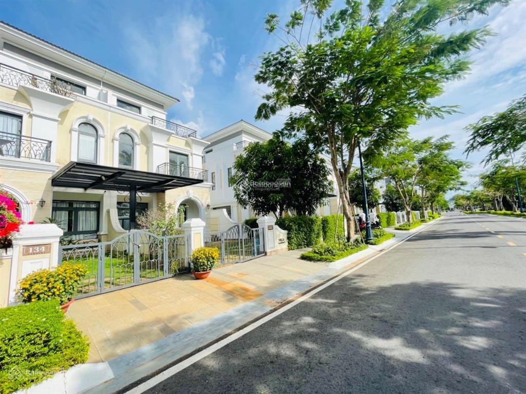 Giá tốt verosa park khang điền 8x18.5m,nhà đẹp, 1 trệt 3 lầu, sổ hồng, vị trí đẹp 0901 471 ***