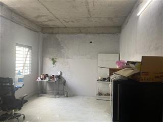 Cần cho thuê nhà thô 200m2, 1 trệt 2 lầu, mặt tiền đường 20m, khu dân cư hiện hữu