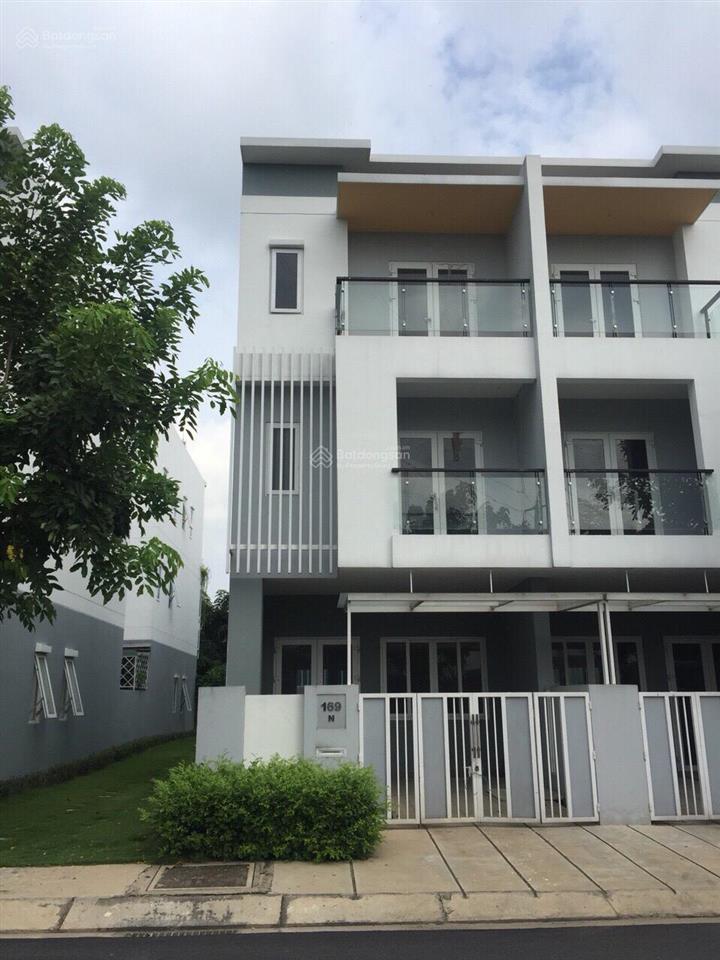 Mega village 95m2, 2 lầu 1 trệt, giá 8.1 tỷ, sổ hồng, có bảo vệ 0908 119 ***