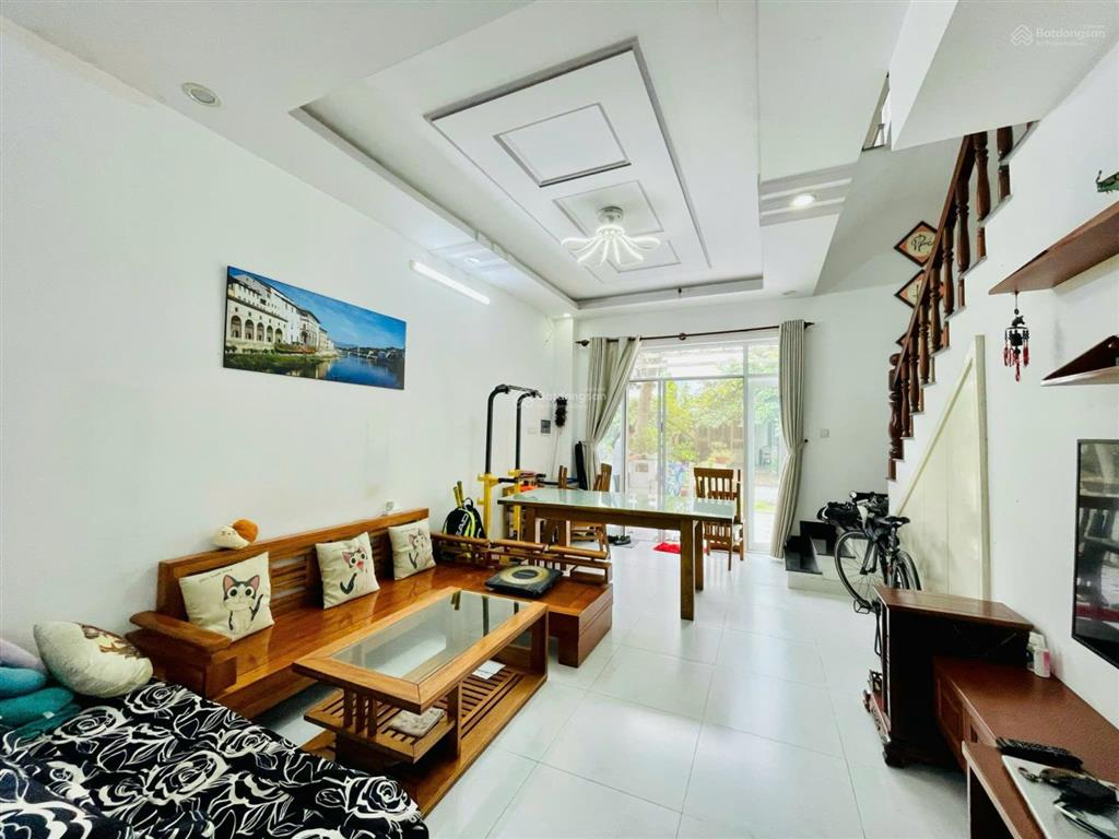 Bán gấp căn gốc 128m2, nội thất mới, hd thuê dài hạn, cạnh sân vườn lớn, sổ hồng