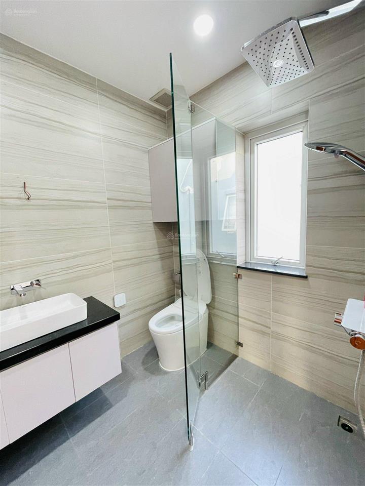 Bán gấp căn gốc 128m2, nội thất mới, hd thuê dài hạn, cạnh sân vườn lớn, sổ hồng