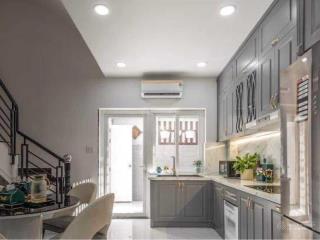 Nhà mega village khang điền, bán gấp 5x16m, có nội thất chỉ 9.8 tỷ, an ninh 24/7, view hồ bơi