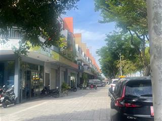 Chính chủ bán nhà 4 tầng dt 150m2, ngang 6m vỉa hè 9m