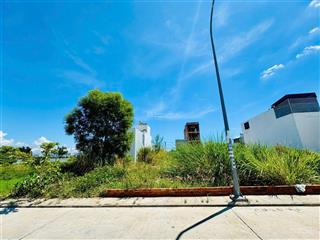 Bán lô đất xây dựng tự do sổ riêng gần sông tại tái định cư hòn rớ 2  0908 208 ***