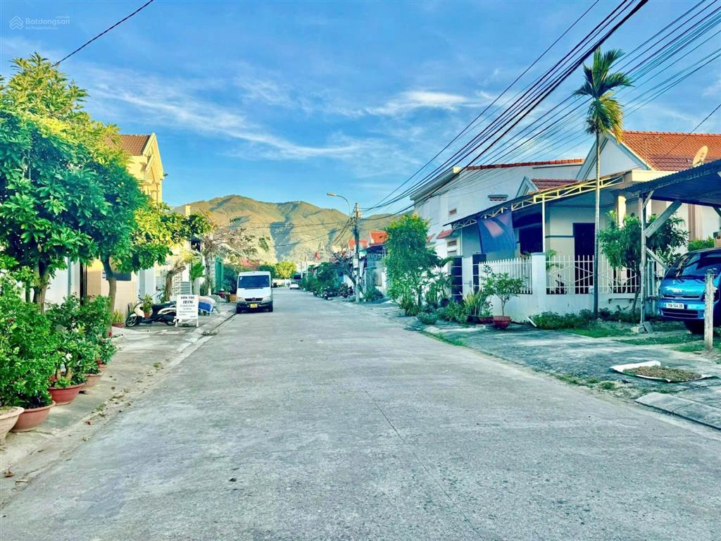 Bán lô đất tái định cư diên toàn ngang 6m đường rộng 13m gần trường học.  0908 208 ***