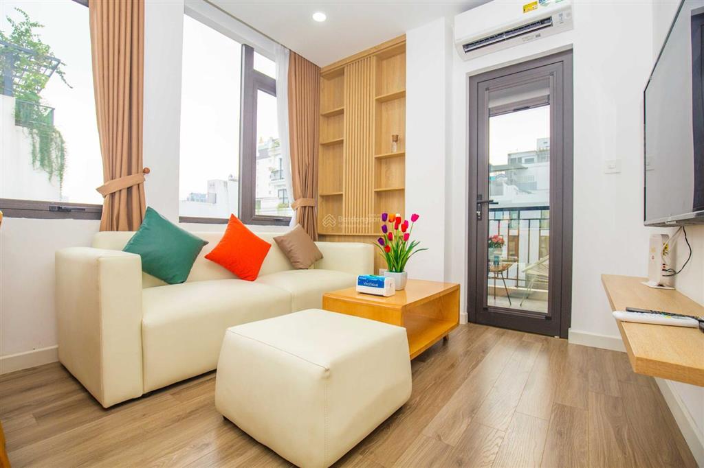 Tòa nhà sumitomo cho thuê căn hộ dịch vụ 2 ngủ 85m2 có ban công rộng tại linh lang, gần lotte