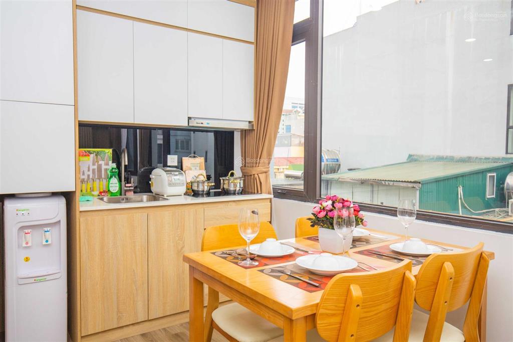 Tòa nhà sumitomo cho thuê căn hộ dịch vụ 2 ngủ 85m2 có ban công rộng tại linh lang, gần lotte