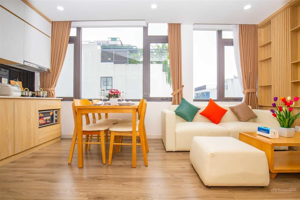 Tòa nhà sumitomo cho thuê căn hộ dịch vụ 2 ngủ 85m2 có ban công rộng tại linh lang, gần lotte