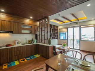 Căn hộ 1 ngủ cho thuê 65m2 có ban công tại linh lang, gần lotte. 0909 632 ***