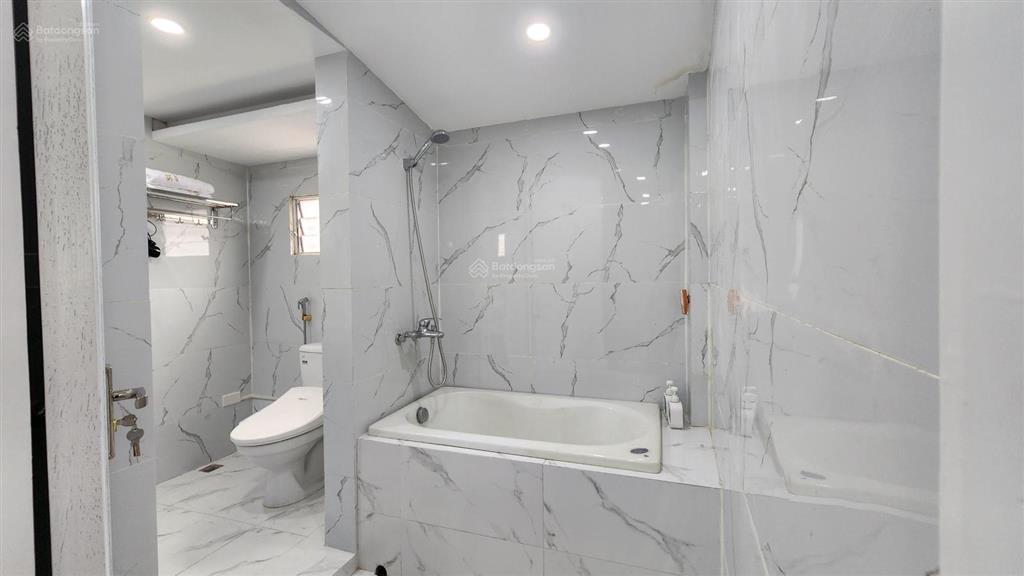 Căn hộ dịch vụ 1 ngủ rộng 70 m cho thuê tại phố đào tấn, gần lotte